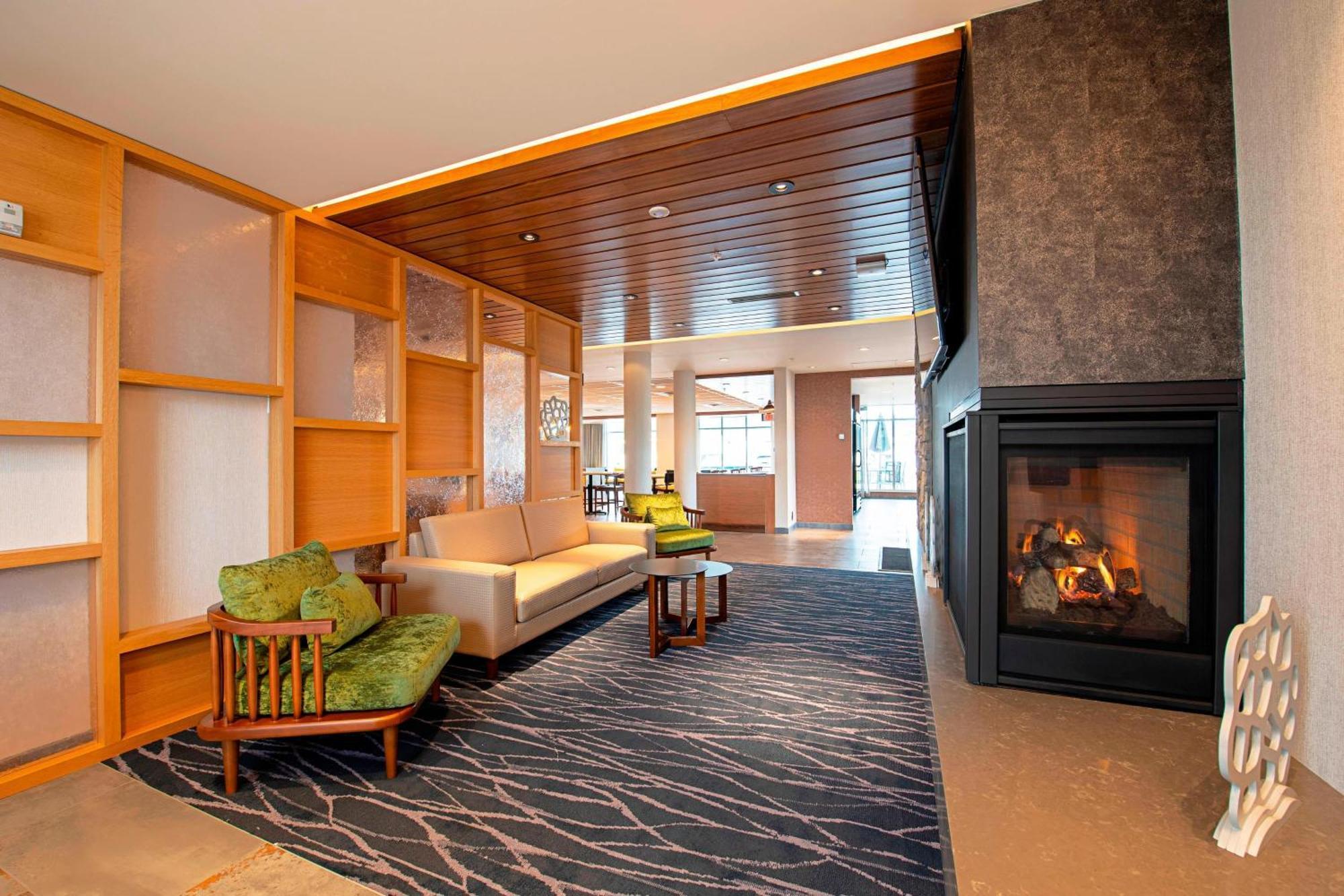 Fairfield Inn & Suites By Marriott Duluth Waterfront Exterior photo